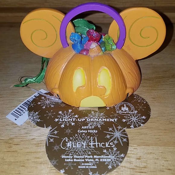 Disney's Mickey Mouse Halloween ornamnet - Picture 1 of 4